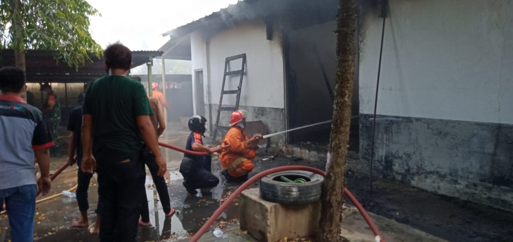 Pabrik Rambut Palsu Terbakar, Ribuan Karyawan Panik