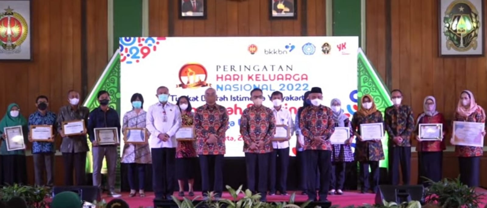 Kampung KB Sendangsari Terima Penghargaan Juara 1 Lomba Penguatan Kampung KB Tingkat DIY Tahun 2022
